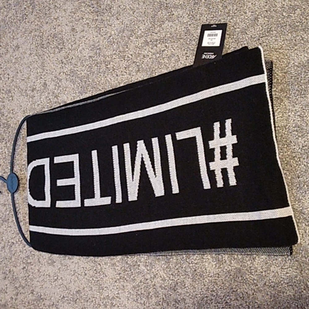 Ardene oversized scarf. Brand new with tags "#LIMITED EDITION"